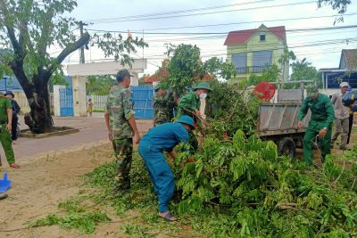 DỌN VỆ SINH SAU BÃO NORU